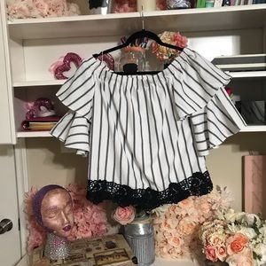 ROOMATES OFFSHOULDER EMBROIDERED TOP
